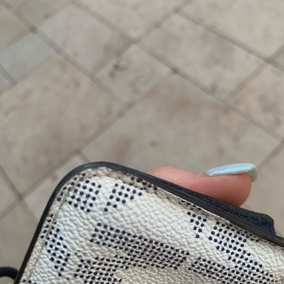 Micheal Kors keychain wallet - Picture 6 of 16